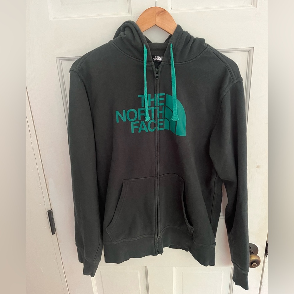 North Face hoodie. Size medium.